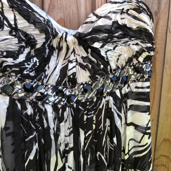 BCBGMaxAzria Silk Printed Strapless Maxi Gown NWT - Picture 5 of 10